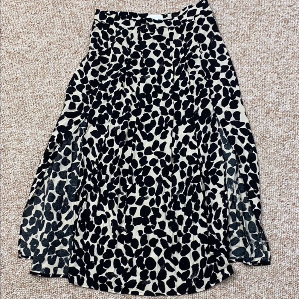 ❤️Beautiful H&M midi skirt with slit ❤️